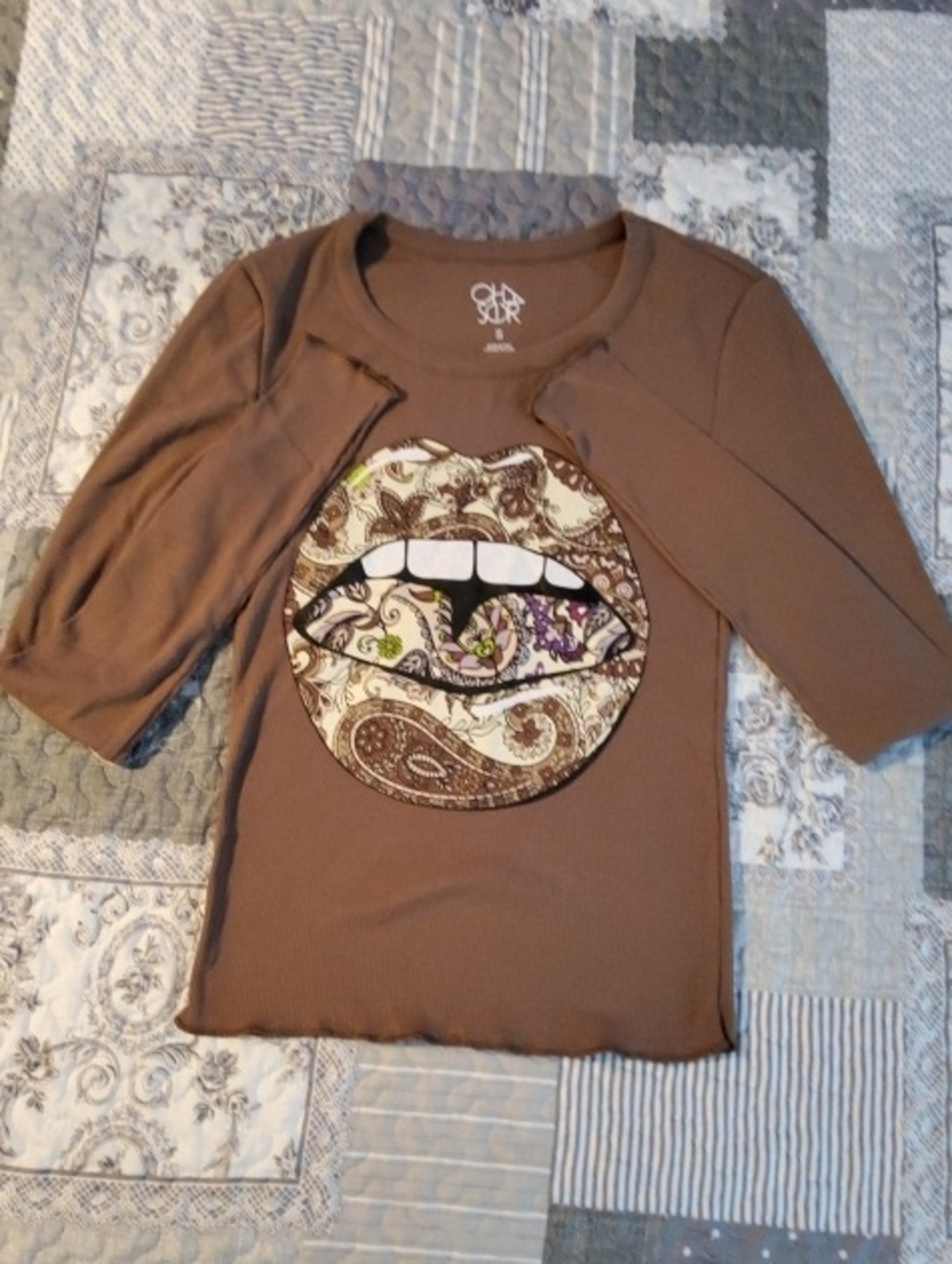Chaser Deep Taupe Long Sleeve Ribbed Tee with Paisley Lip Graphic NWT Small